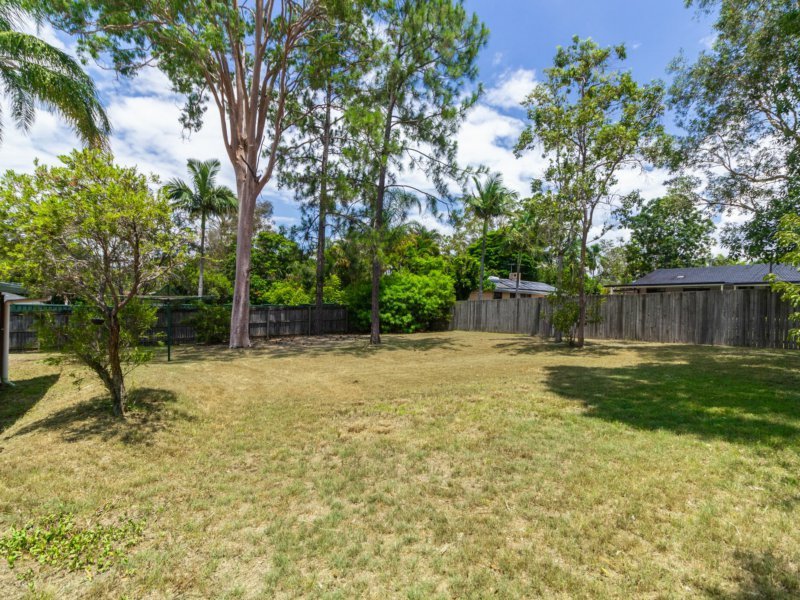 Photo - 8 Emerald Drive, Regents Park QLD 4118 - Image 3