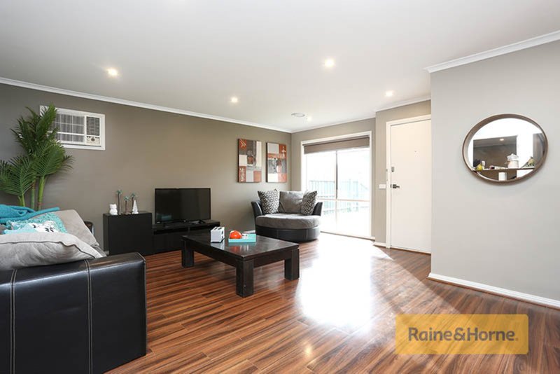 Photo - 8 Emerson Court, Roxburgh Park VIC 3064 - Image 2