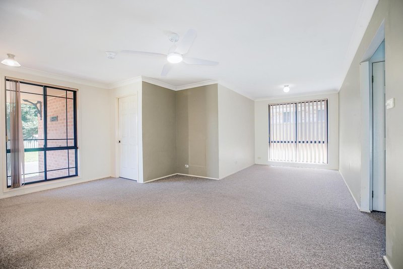 Photo - 8 Englewood Way, Glenmore Park NSW 2745 - Image 2