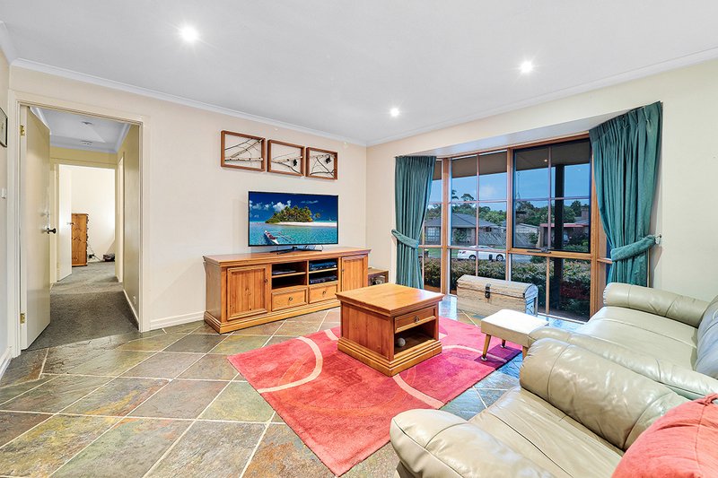 Photo - 8 Epacris Court, Langwarrin VIC 3910 - Image 2