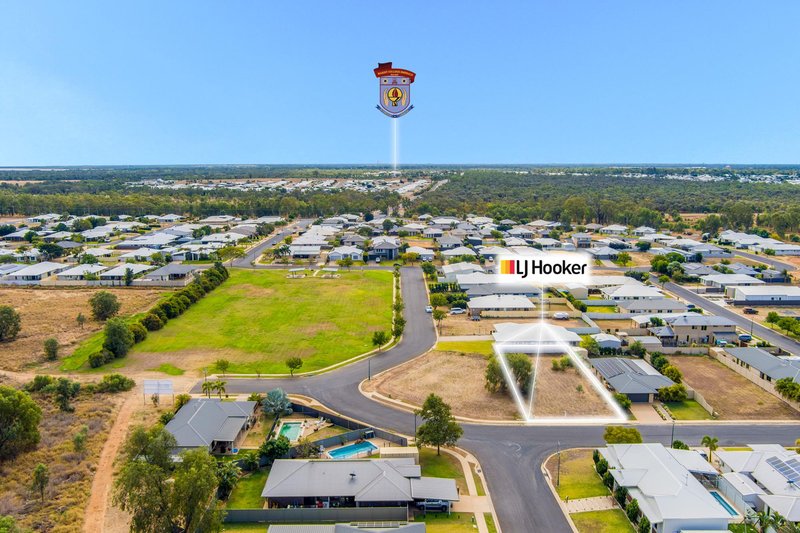 Photo - 8 Epsom Place, Emerald QLD 4720 - Image 3
