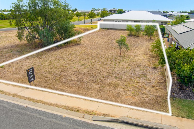 Photo - 8 Epsom Place, Emerald QLD 4720 - Image 4