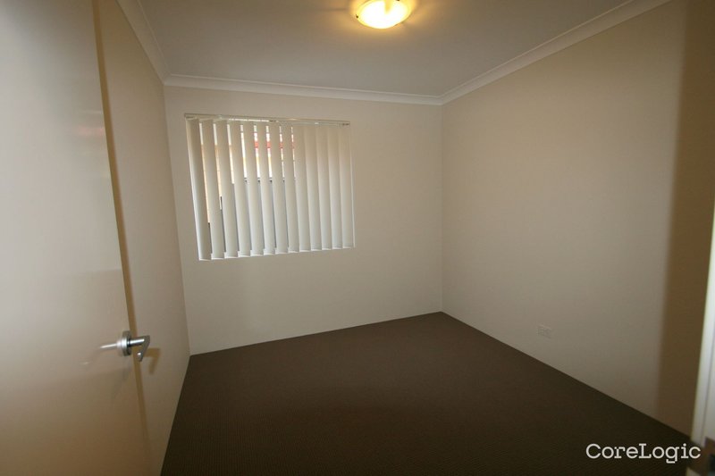 Photo - 8 Eriksay Street, Seville Grove WA 6112 - Image 4