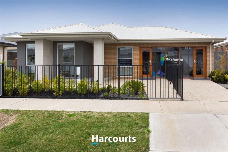 8 Erindale Street, Cranbourne West VIC 3977