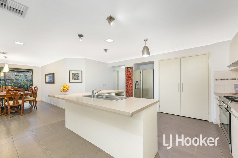 Photo - 8 Eskdale Court, Pakenham VIC 3810 - Image 7