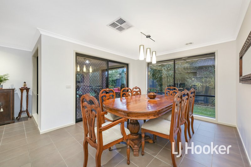 Photo - 8 Eskdale Court, Pakenham VIC 3810 - Image 8