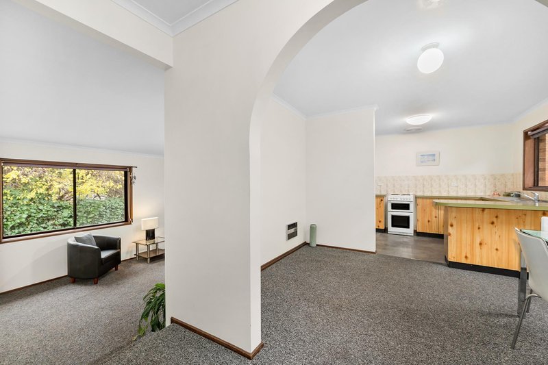 Photo - 8 Evergood Close, Weston ACT 2611 - Image 2