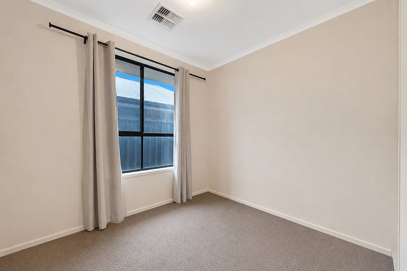 Photo - 8 Evergreen Drive, Davoren Park SA 5113 - Image 4