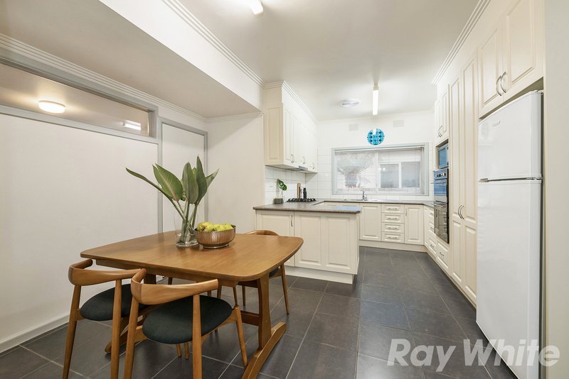 Photo - 8 Evesham Road, Cheltenham VIC 3192 - Image 5