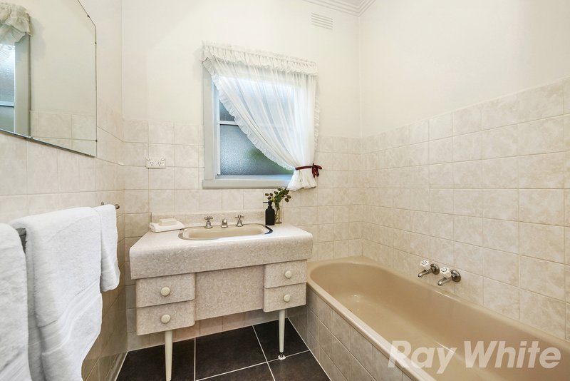 Photo - 8 Evesham Road, Cheltenham VIC 3192 - Image 8