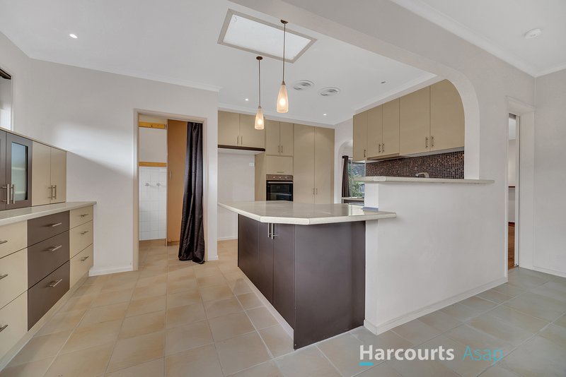 Photo - 8 Fair Crescent, Dandenong North VIC 3175 - Image 4