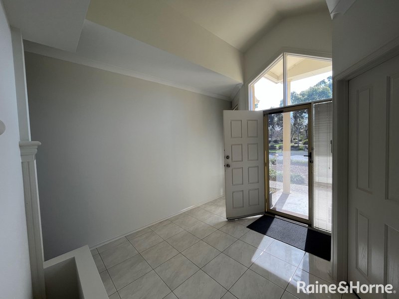 Photo - 8 Fairbairn Way, Caroline Springs VIC 3023 - Image 4