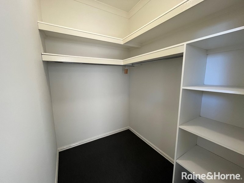 Photo - 8 Fairbairn Way, Caroline Springs VIC 3023 - Image 12