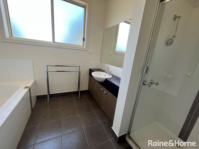 Photo - 8 Fairbairn Way, Caroline Springs VIC 3023 - Image 14