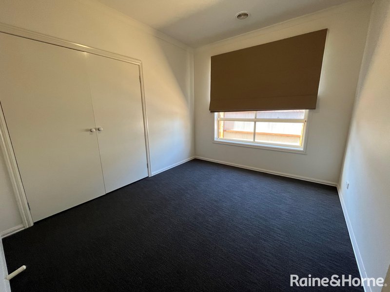 Photo - 8 Fairbairn Way, Caroline Springs VIC 3023 - Image 15