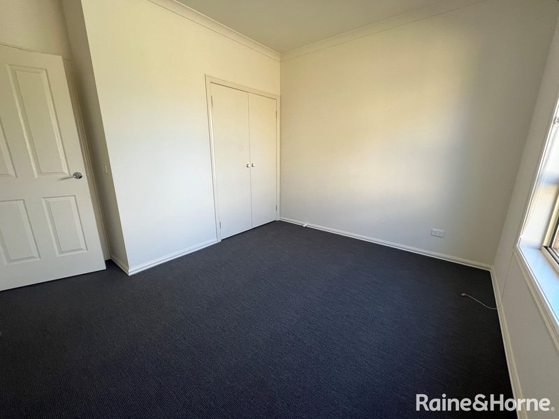Photo - 8 Fairbairn Way, Caroline Springs VIC 3023 - Image 16