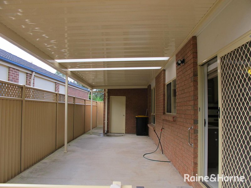 Photo - 8 Fairbairn Way, Caroline Springs VIC 3023 - Image 18