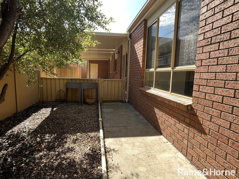 Photo - 8 Fairbairn Way, Caroline Springs VIC 3023 - Image 19