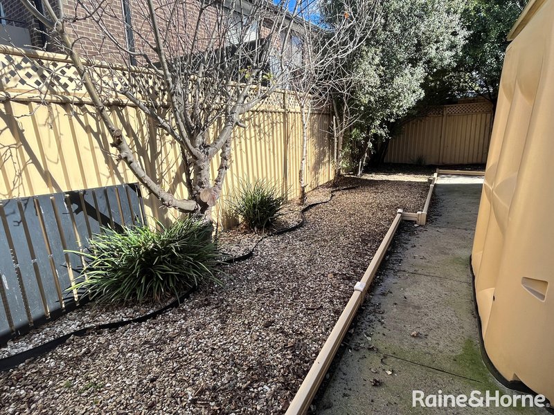 Photo - 8 Fairbairn Way, Caroline Springs VIC 3023 - Image 20