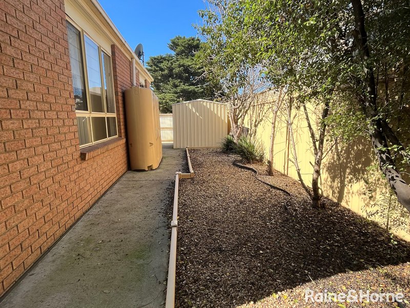 Photo - 8 Fairbairn Way, Caroline Springs VIC 3023 - Image 21