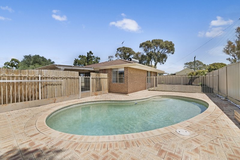 8 Fairmile Street, Warnbro WA 6169