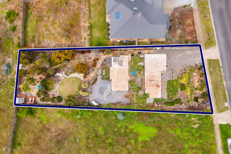 Photo - 8 Fairway Crescent, Bacchus Marsh VIC 3340 - Image 2