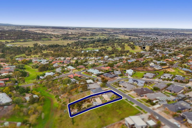 Photo - 8 Fairway Crescent, Bacchus Marsh VIC 3340 - Image 4