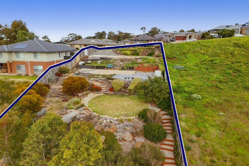 Photo - 8 Fairway Crescent, Bacchus Marsh VIC 3340 - Image 7