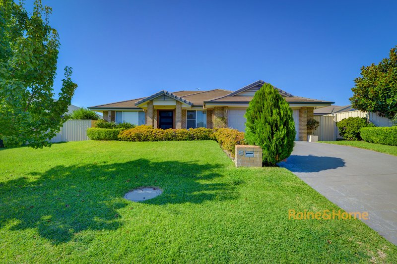 8 Falcon Drive, Tamworth NSW 2340