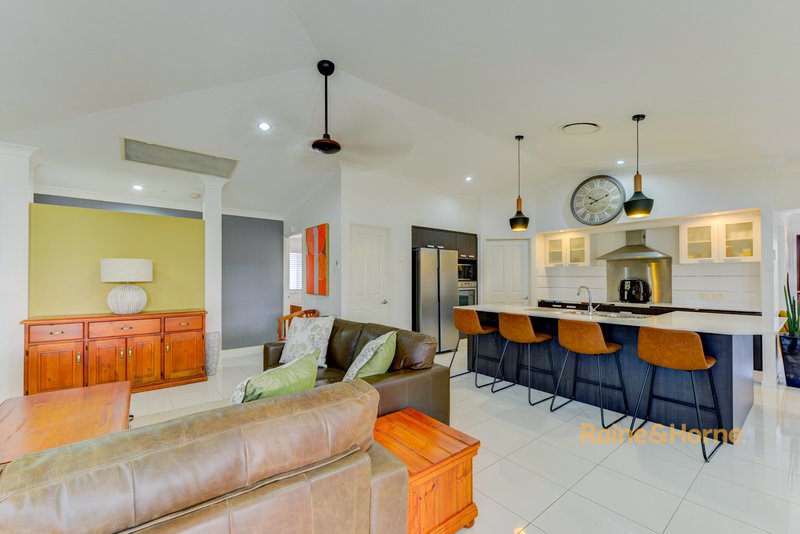 Photo - 8 Falcon Drive, Tamworth NSW 2340 - Image 4