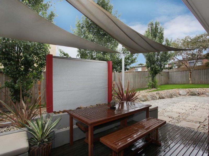 Photo - 8 Fallingwater Drive, Pakenham VIC 3810 - Image 4