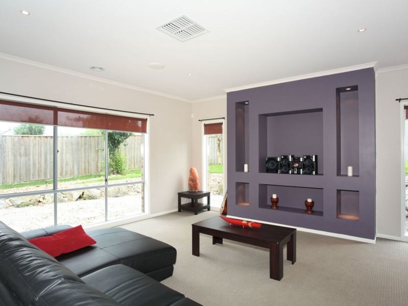 Photo - 8 Fallingwater Drive, Pakenham VIC 3810 - Image 10