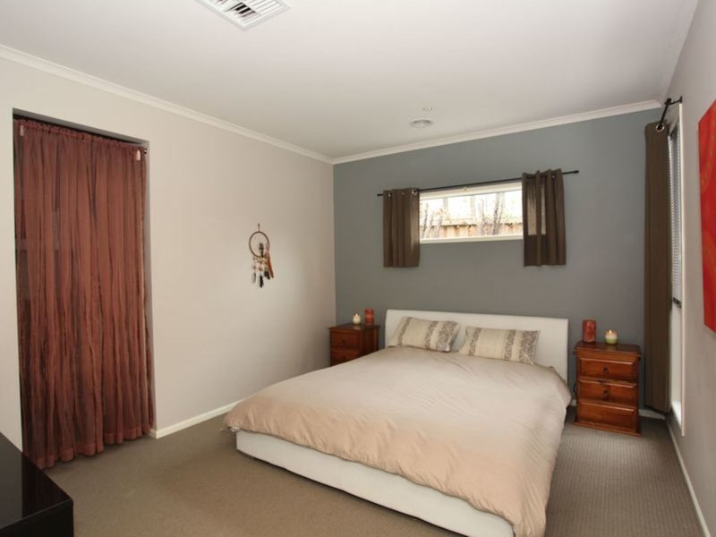 Photo - 8 Fallingwater Drive, Pakenham VIC 3810 - Image 14