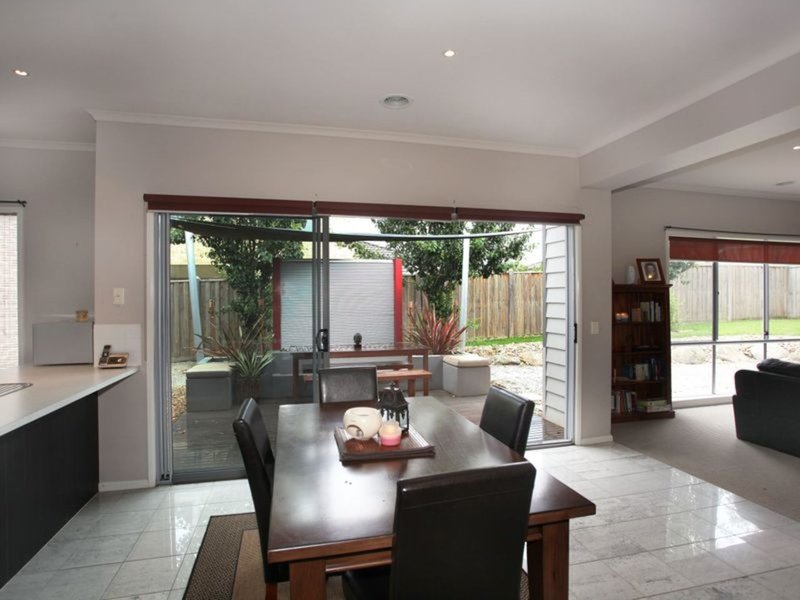 Photo - 8 Fallingwater Drive, Pakenham VIC 3810 - Image 18