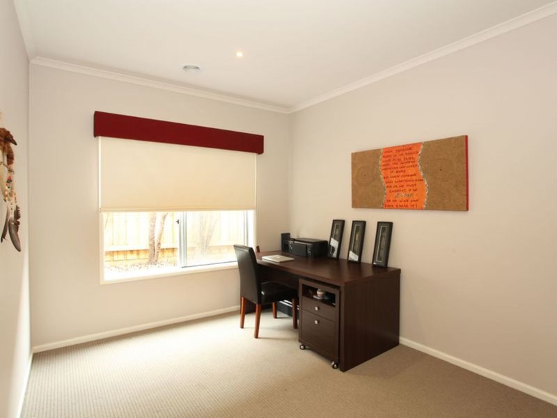 Photo - 8 Fallingwater Drive, Pakenham VIC 3810 - Image 22