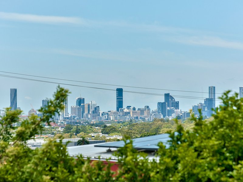 Photo - 8 Farrant Street, Stafford Heights QLD 4053 - Image 1