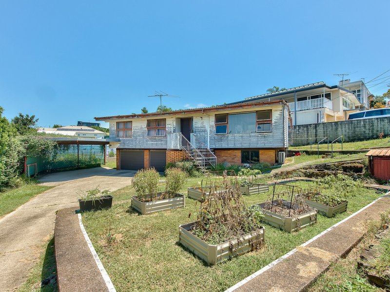 Photo - 8 Farrant Street, Stafford Heights QLD 4053 - Image 2