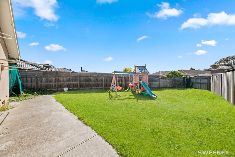 Photo - 8 Fiddian Court, Altona Meadows VIC 3028 - Image 2