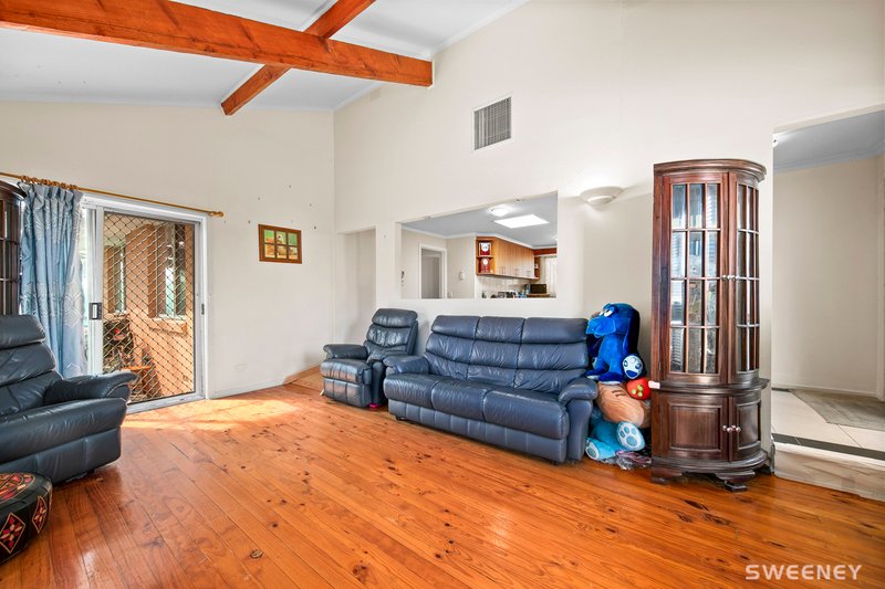 Photo - 8 Fiddian Court, Altona Meadows VIC 3028 - Image 3