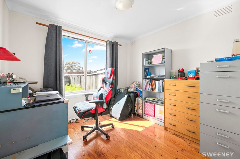 Photo - 8 Fiddian Court, Altona Meadows VIC 3028 - Image 8