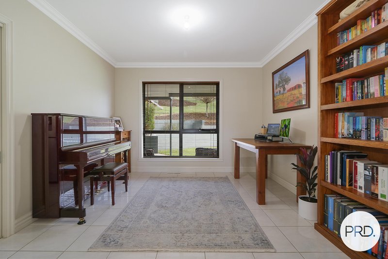 Photo - 8 Finke Court, Hamilton Valley NSW 2641 - Image 11