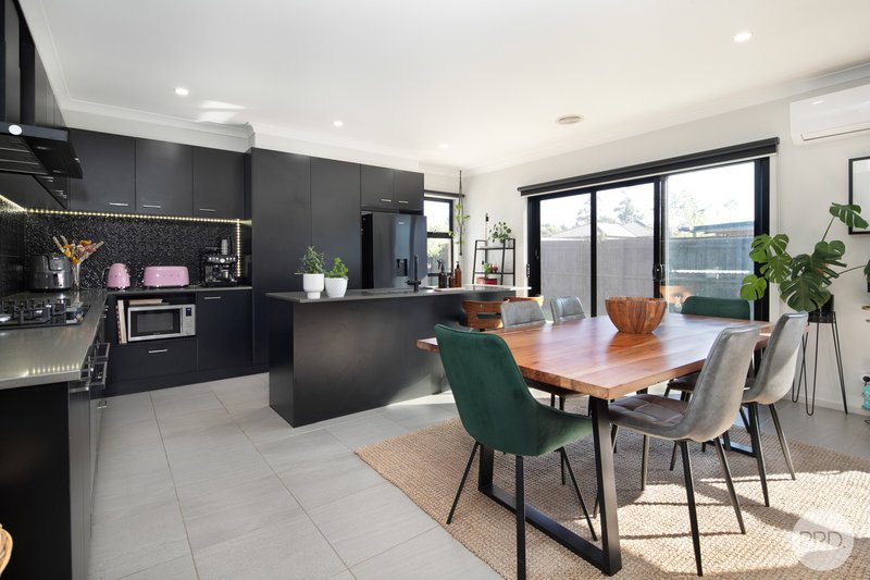 Photo - 8 Fish Court, Ballan VIC 3342 - Image 4