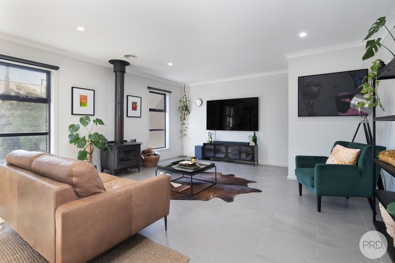 Photo - 8 Fish Court, Ballan VIC 3342 - Image 5