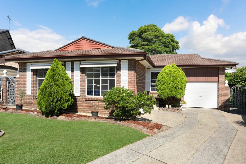 8 Fitzroy Close, St Johns Park NSW 2176