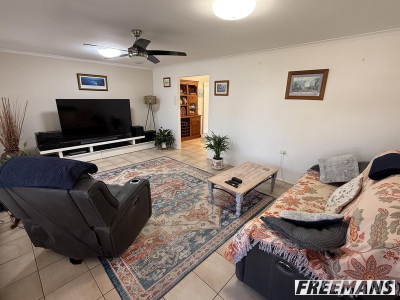 Photo - 8 Flag Street, Nanango QLD 4615 - Image 4
