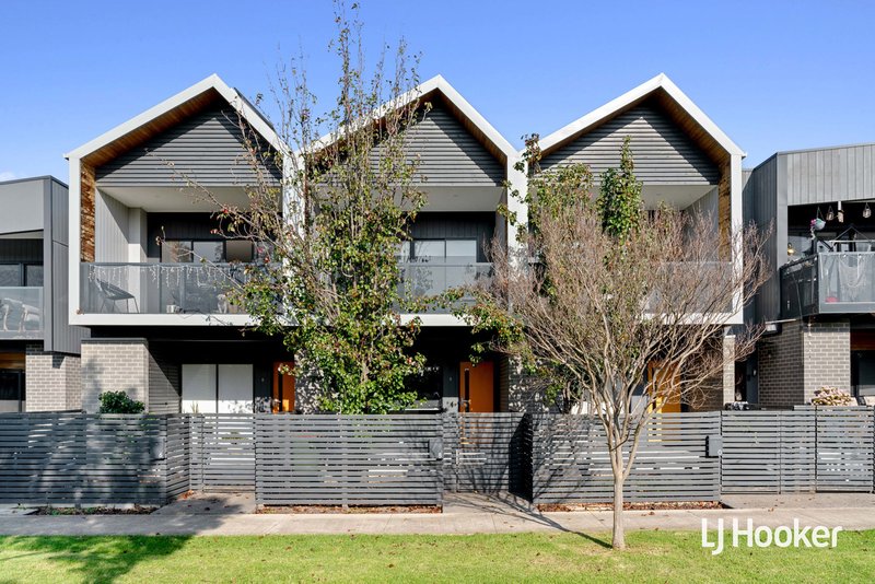 Photo - 8 Flagship Way, Point Cook VIC 3030 - Image 1