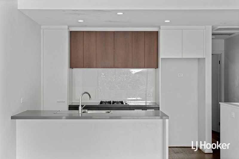 Photo - 8 Flagship Way, Point Cook VIC 3030 - Image 4