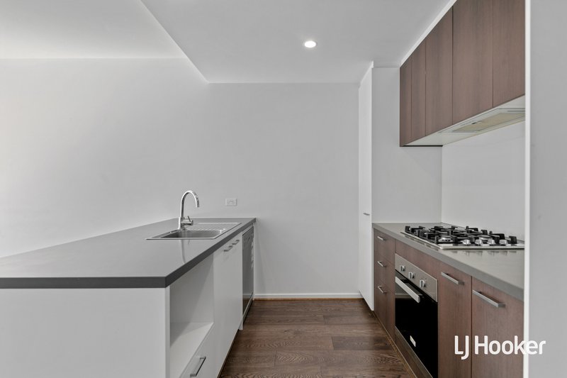 Photo - 8 Flagship Way, Point Cook VIC 3030 - Image 5