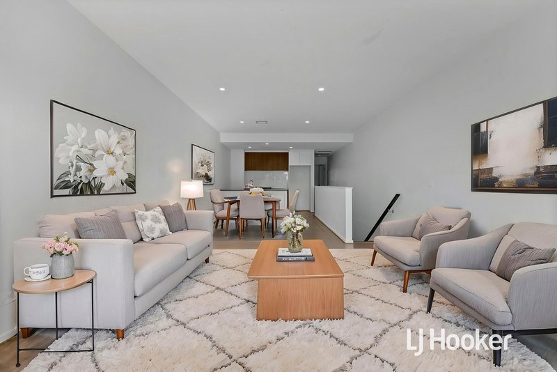 Photo - 8 Flagship Way, Point Cook VIC 3030 - Image 6