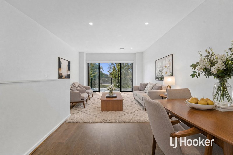 Photo - 8 Flagship Way, Point Cook VIC 3030 - Image 7
